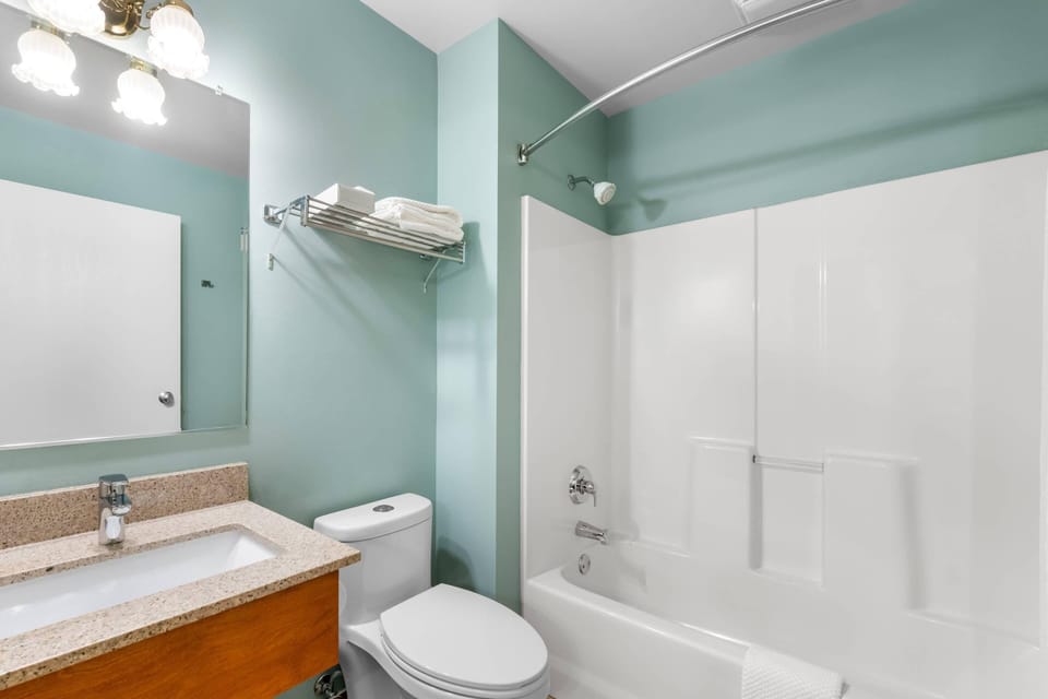 Econo Lodge Inn & Suites Eau Claire South Hotel in Eau Claire