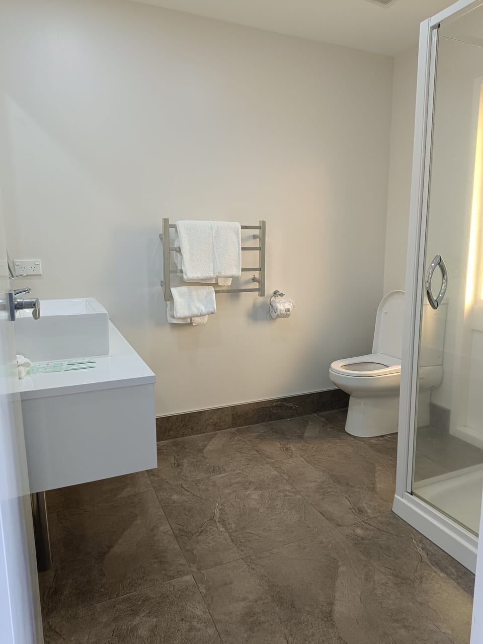 Superior Studio Unit Triple  | Bathroom | Shower, free toiletries, hair dryer (on request), towels