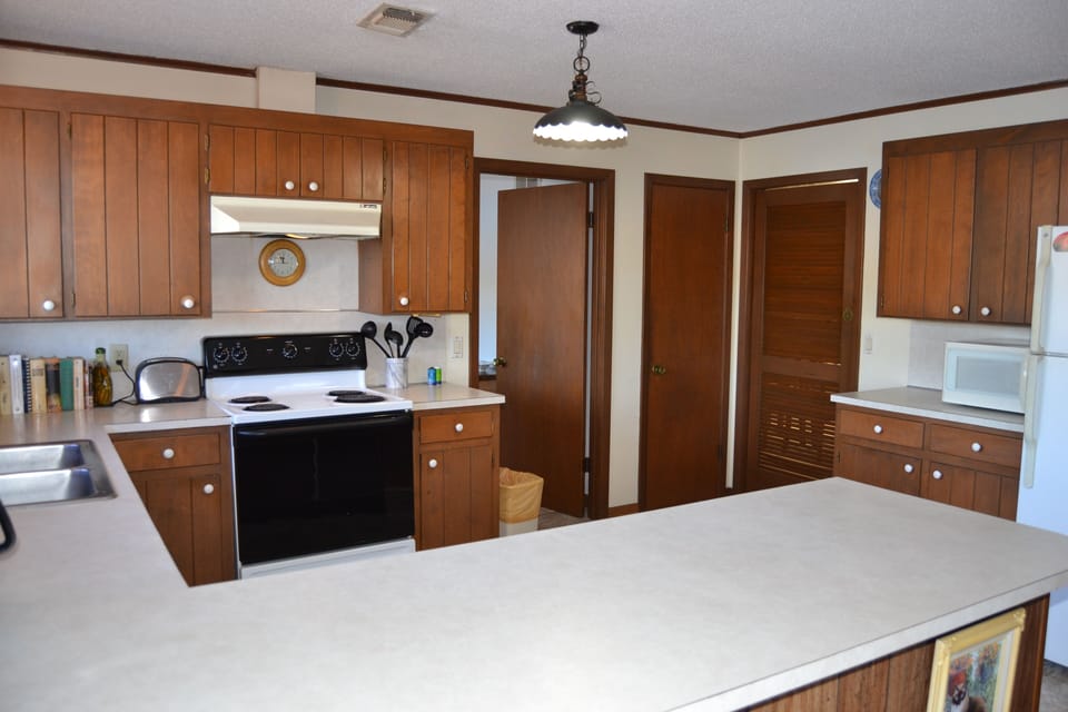 15SierLn-Kitchen (2)