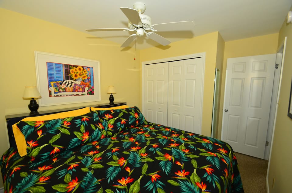 First Floor Bedroom
King Bed