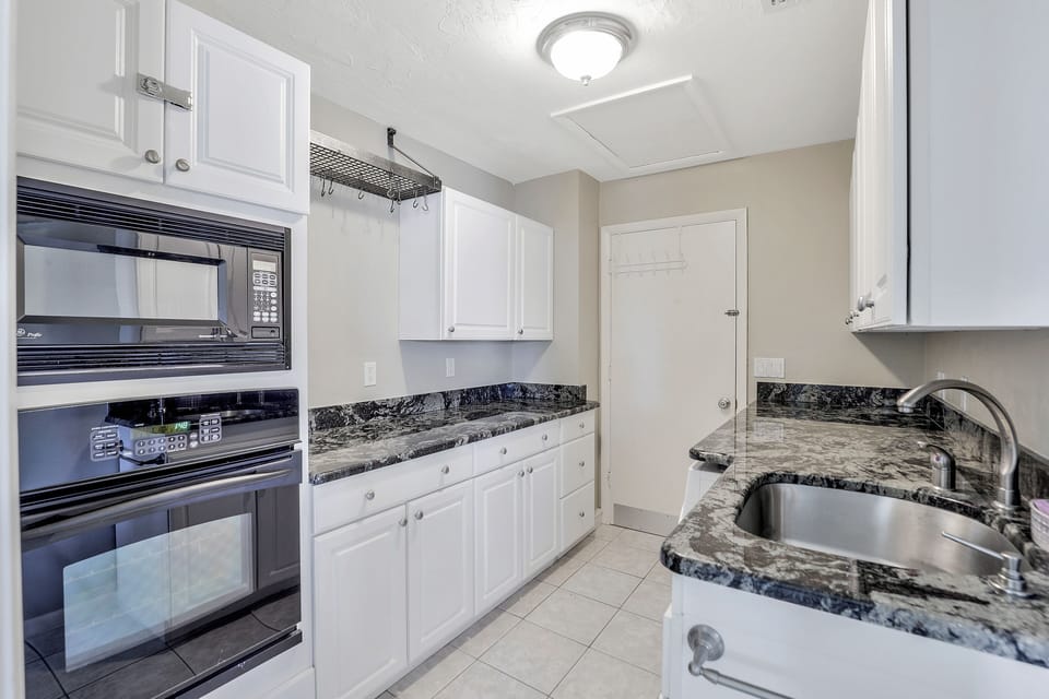 Additional space next to the kitchen. 