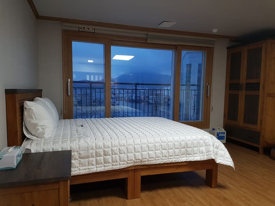 Family Room (4F) | Blackout drapes, free WiFi, bed sheets