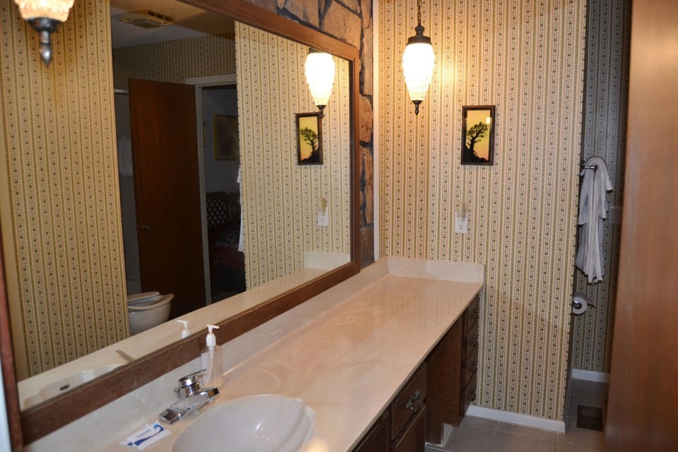 42LequPl-Bathroom 1 (2)
