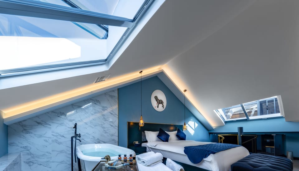 Design Loft | Minibar, in-room safe, desk, blackout drapes