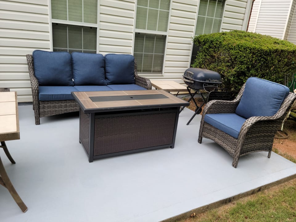 Rear patio with fire 🔥 pit