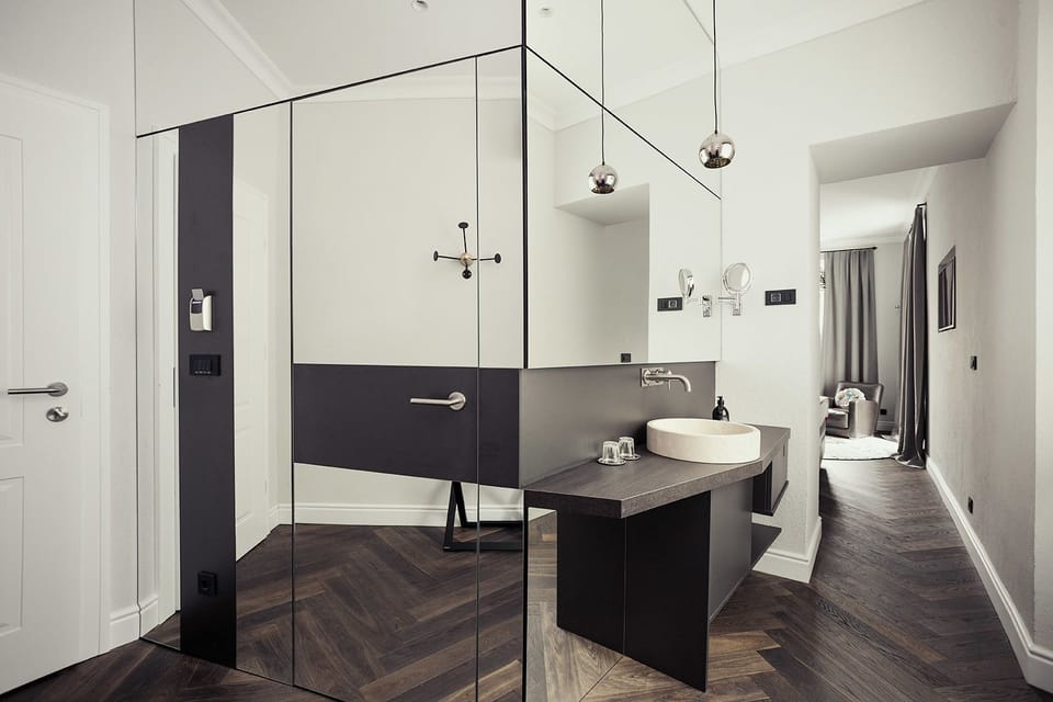 Deluxe Double Room, Balcony | Bathroom | Shower, free toiletries, hair dryer, towels