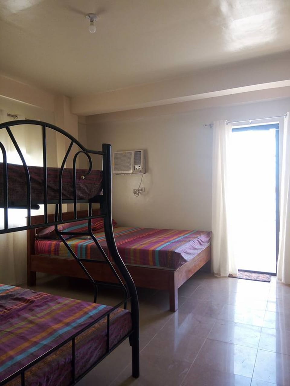 Rollaway beds (surcharge)