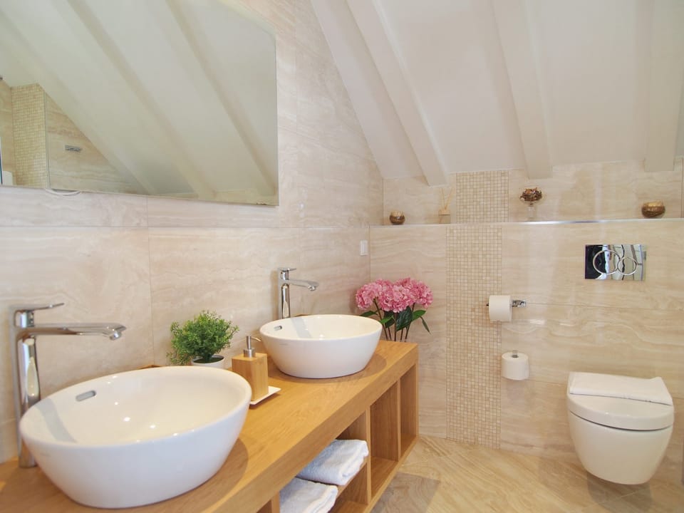 Suite, 2 Bedrooms, Sea View | Bathroom | Shower, hair dryer, towels