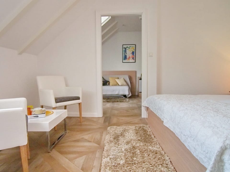 Suite, 2 Bedrooms, Sea View | Free WiFi, bed sheets