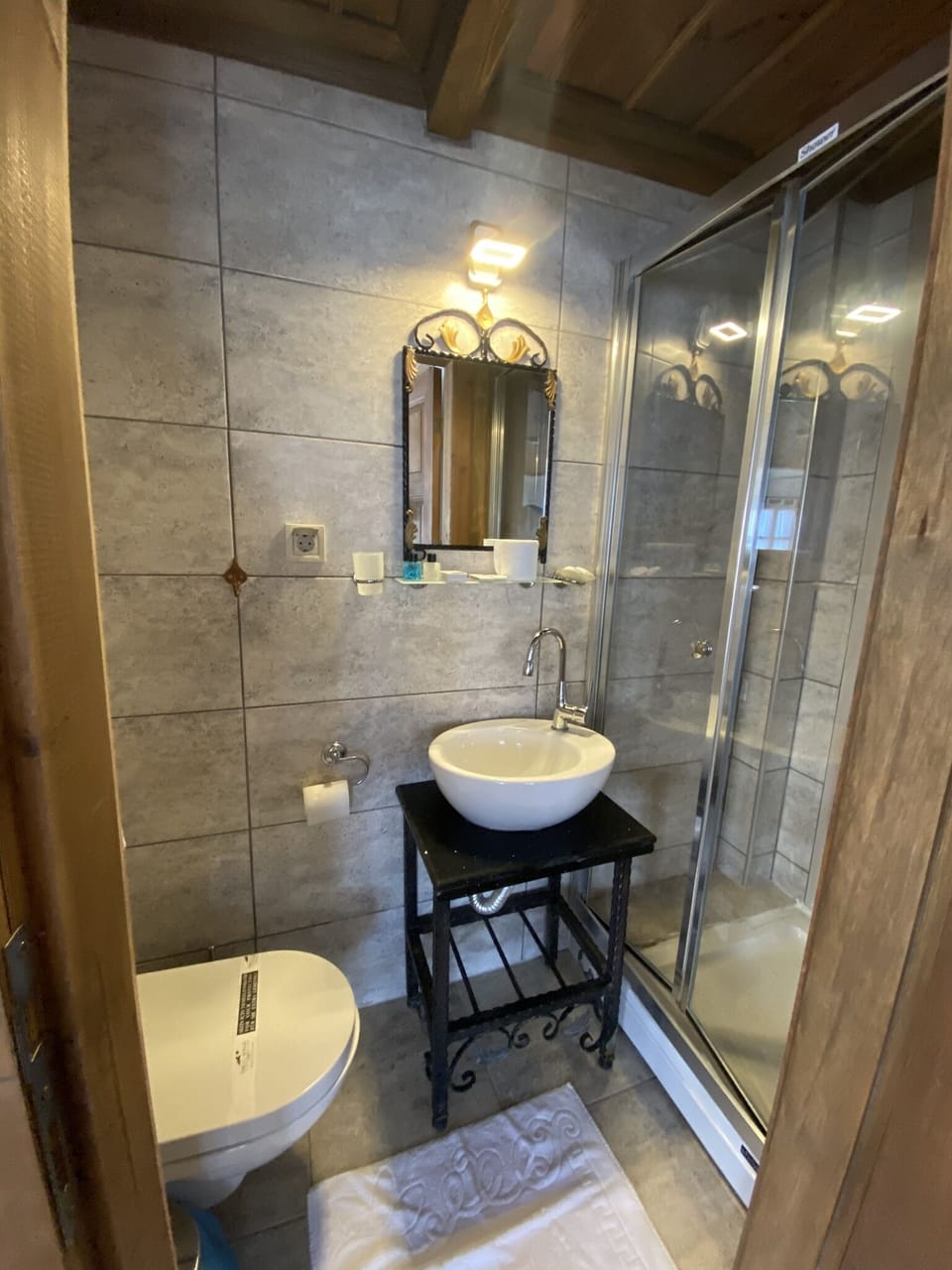 Shower, free toiletries, hair dryer, slippers