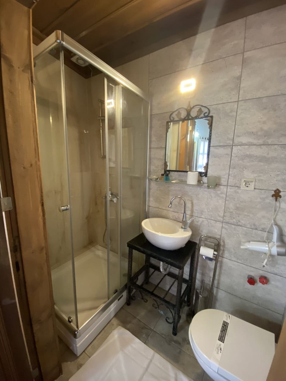 Shower, free toiletries, hair dryer, slippers
