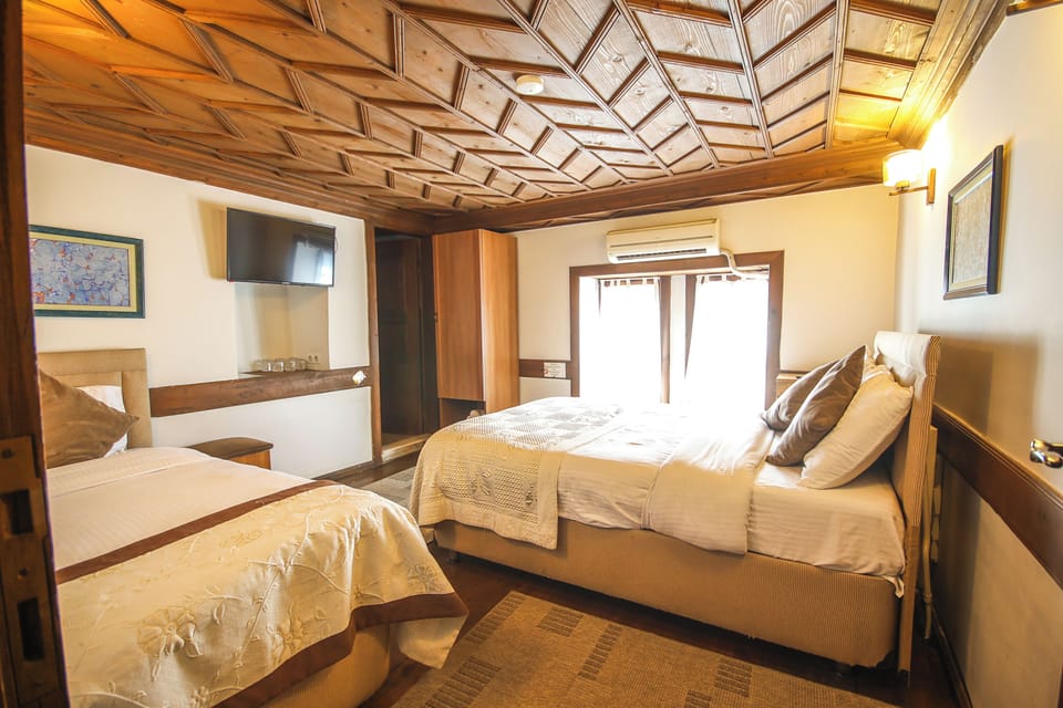 Standard Double Room | In-room safe, soundproofing, free WiFi, bed sheets