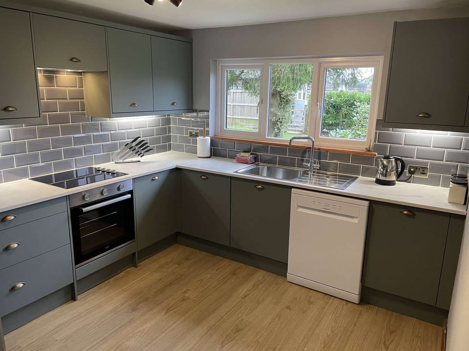 New fitted kitchen installed January 2024, Dishwasher, washer dryer and American Style fridge freezer