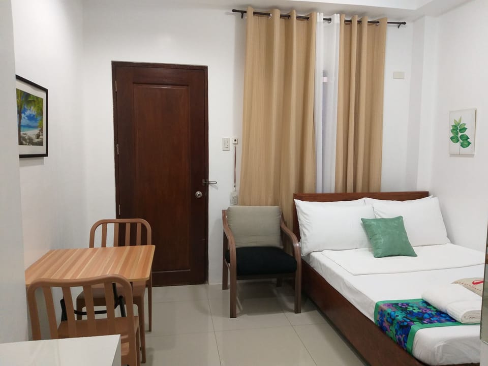 Deluxe Room | 5 bedrooms, desk, WiFi (free), bed sheets