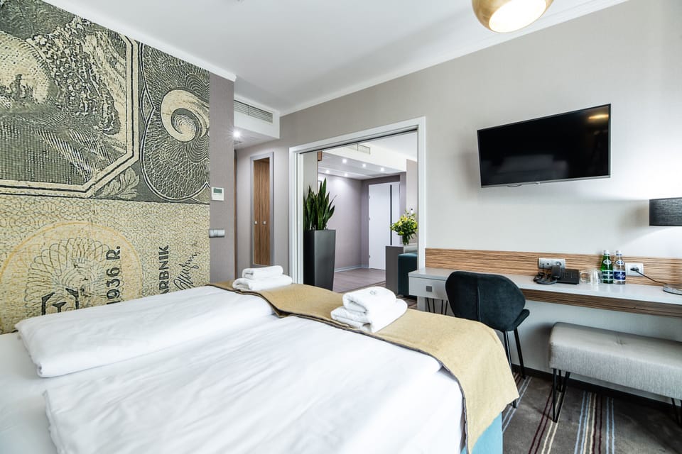 Superior Apartment | Minibar, in-room safe, desk, blackout drapes