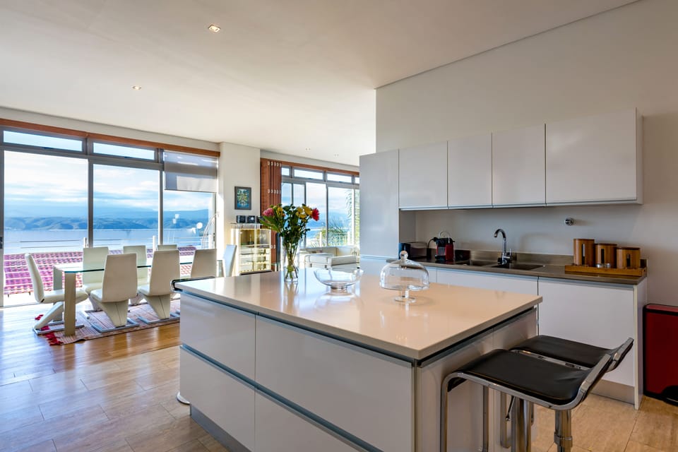 Luxury Apartment, 3 Bedrooms, Ocean View | Private kitchen | Full-size fridge, microwave, oven, stovetop