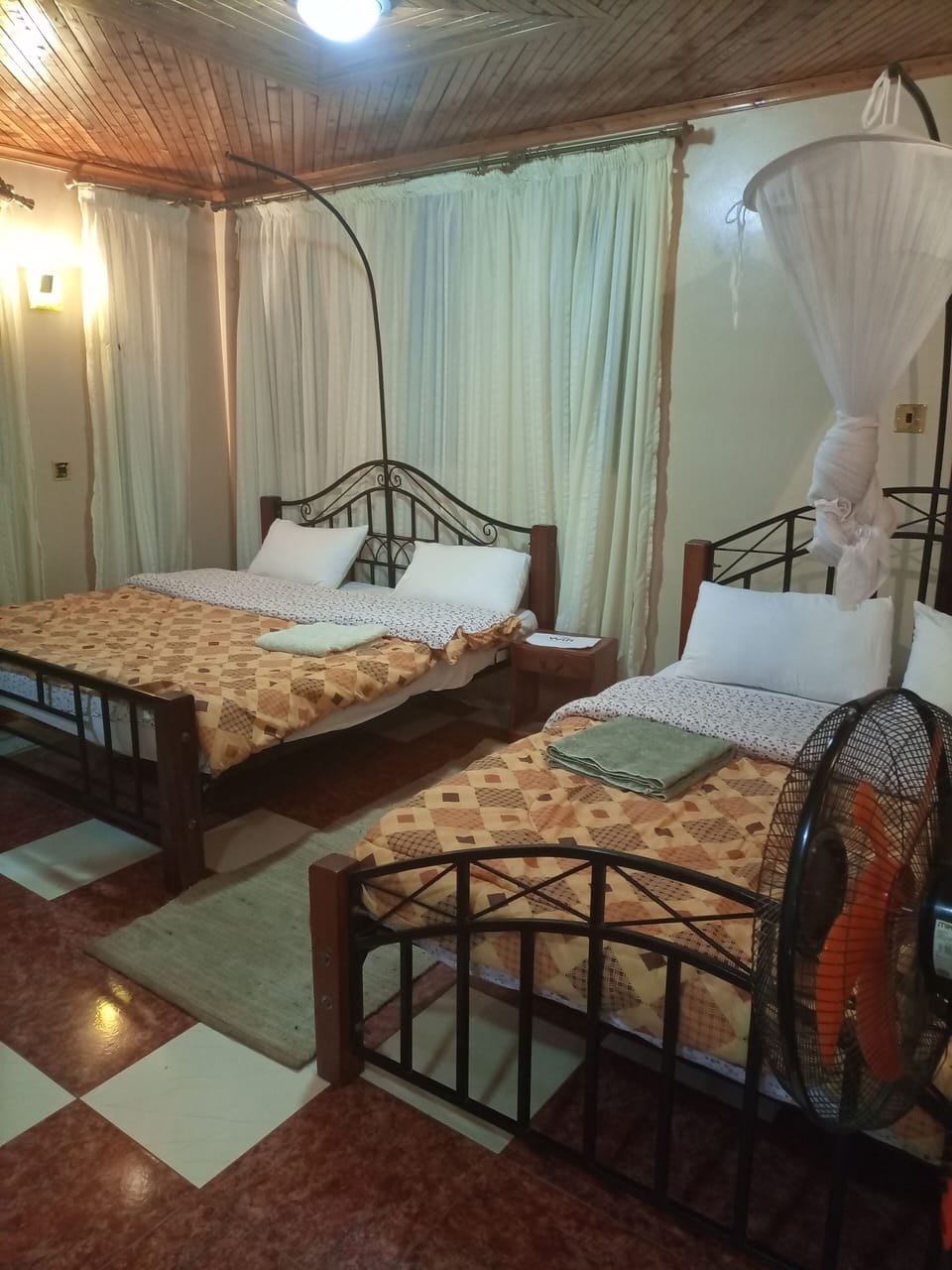 Twin Room | Iron/ironing board, free WiFi, bed sheets