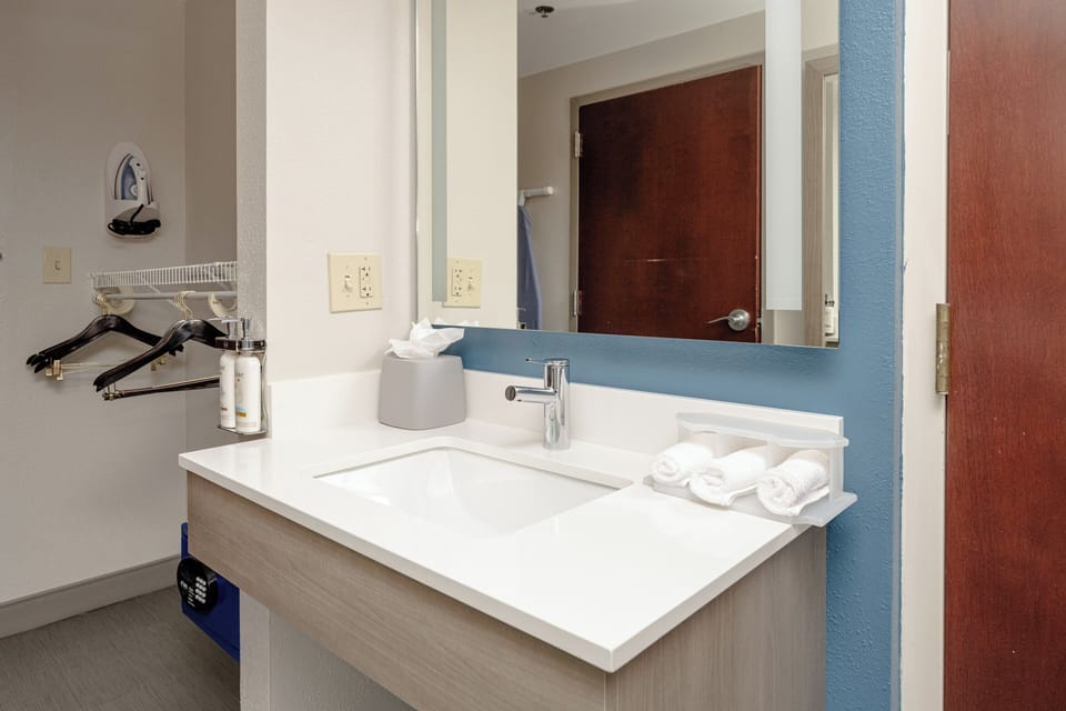 Room, 2 Queen Beds, Accessible (Hearing, Mobility) | Bathroom | Combined shower/tub, free toiletries, hair dryer, towels