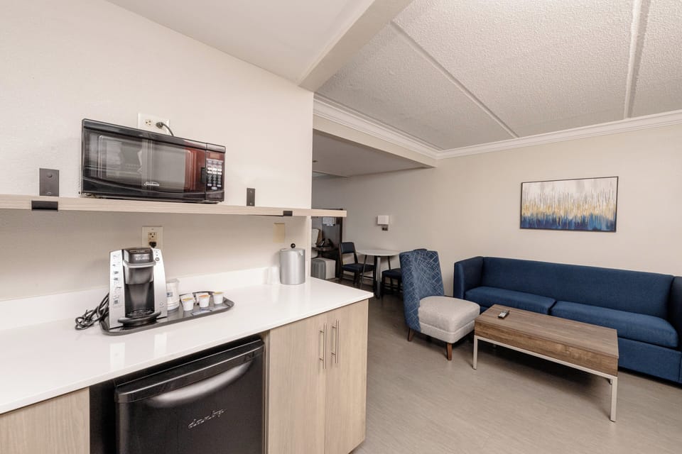 In-room safe, desk, laptop workspace, blackout drapes