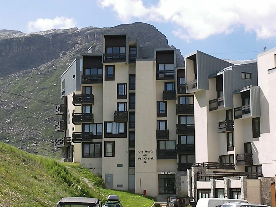 Building, Cloud, Sky, Property, Window, Car, Vehicle, Urban Design, Condominium, Mountain