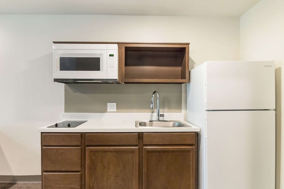 Standard Room, 2 Queen Beds, Non Smoking | Desk, laptop workspace, iron/ironing board (on request), WiFi (free)
