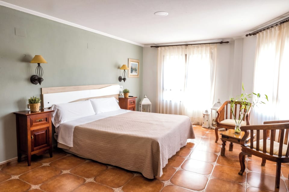 Double Room, 1 Queen Bed | Premium bedding, down comforters, desk, WiFi (free)