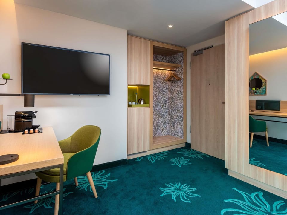 Room, 1 Queen Bed (Sleep) | 1 bedroom, hypo-allergenic bedding, in-room safe, desk