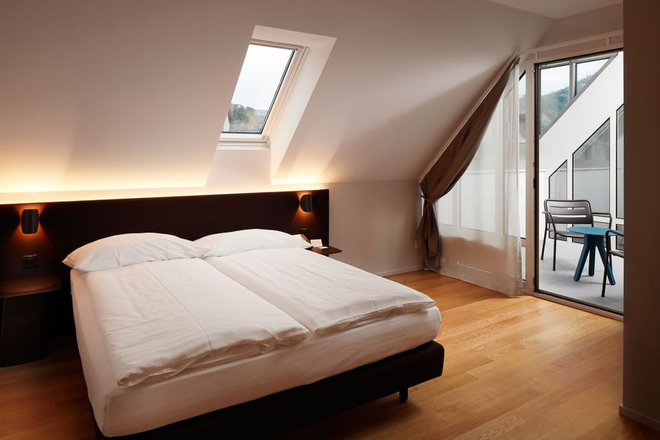 Design Double or Twin Room | Hypo-allergenic bedding available, in-room safe, desk, WiFi (free)