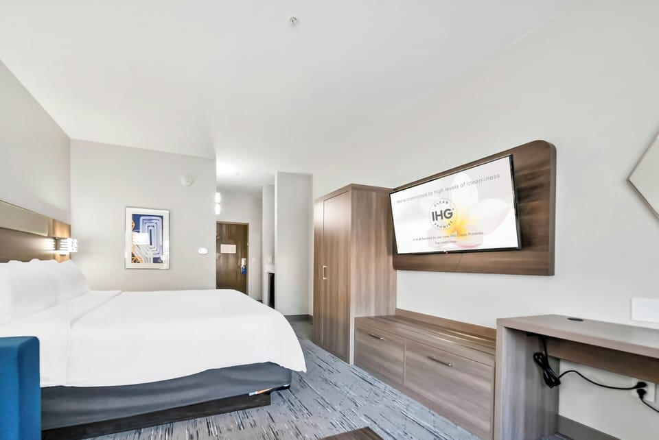 Standard Room, 1 King Bed with Sofa bed | Desk, iron/ironing board, cribs (free), WiFi (free)