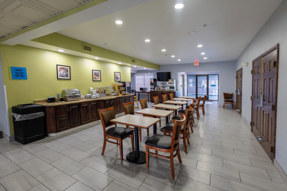 Free continental breakfast on weekends