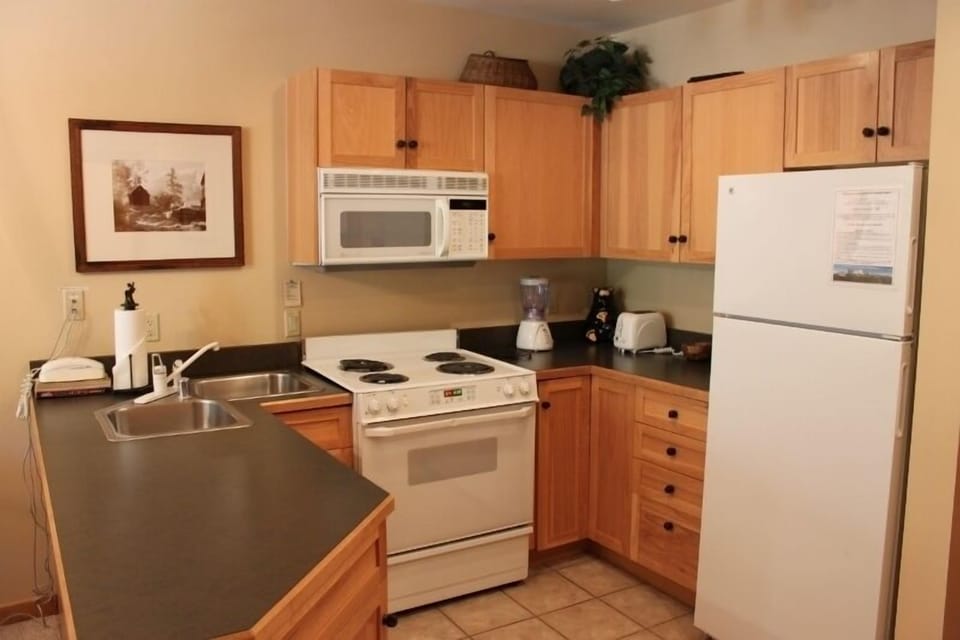 Fully equipped kitchen.
