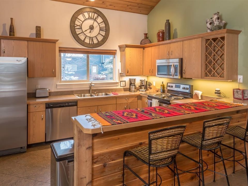 Have breakfast at the bar | Main Level