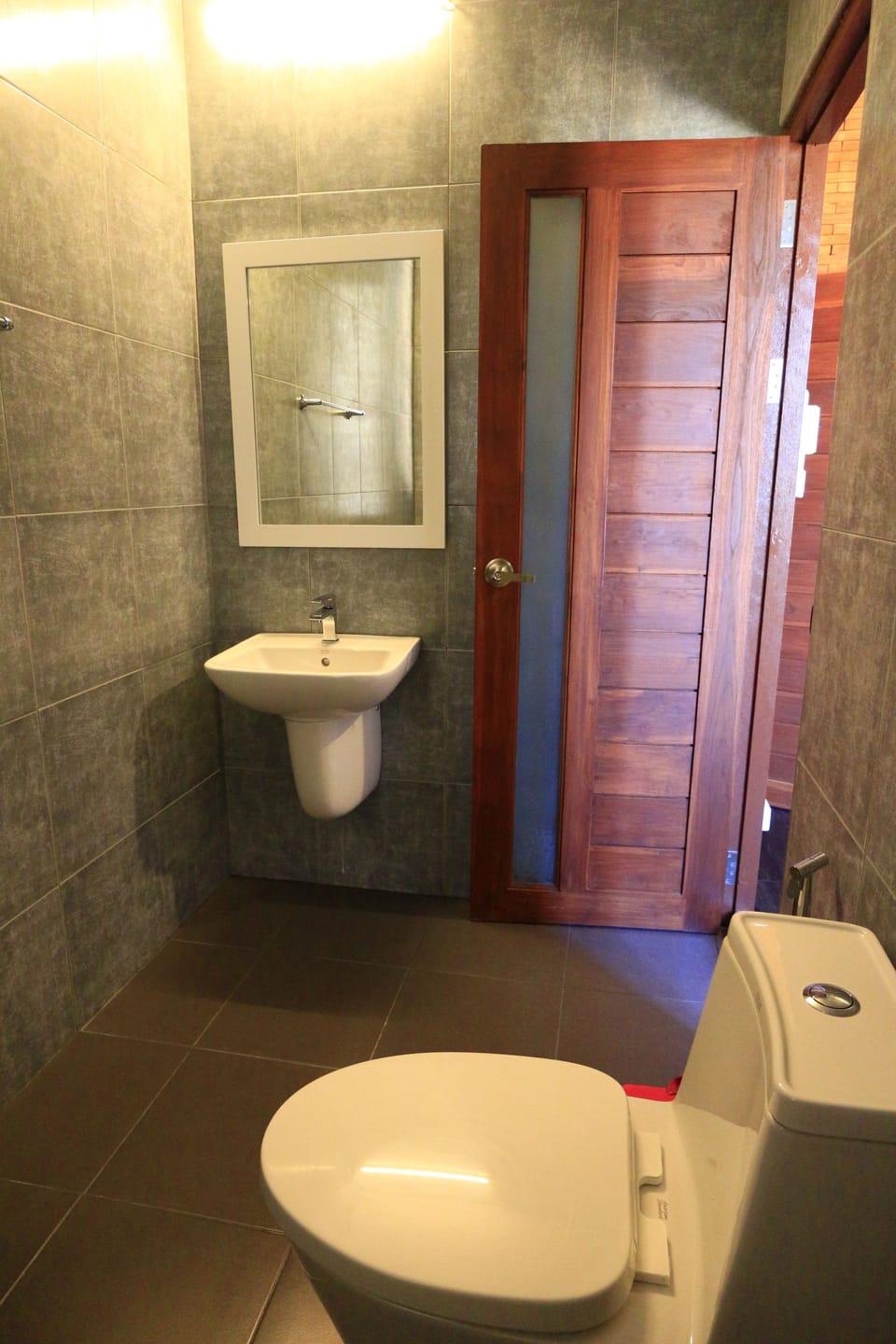 Standard Room | Bathroom | Shower, free toiletries, towels