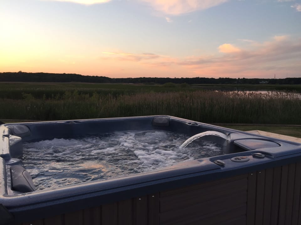 Hot tub spa always open - sunset soak and unwind!