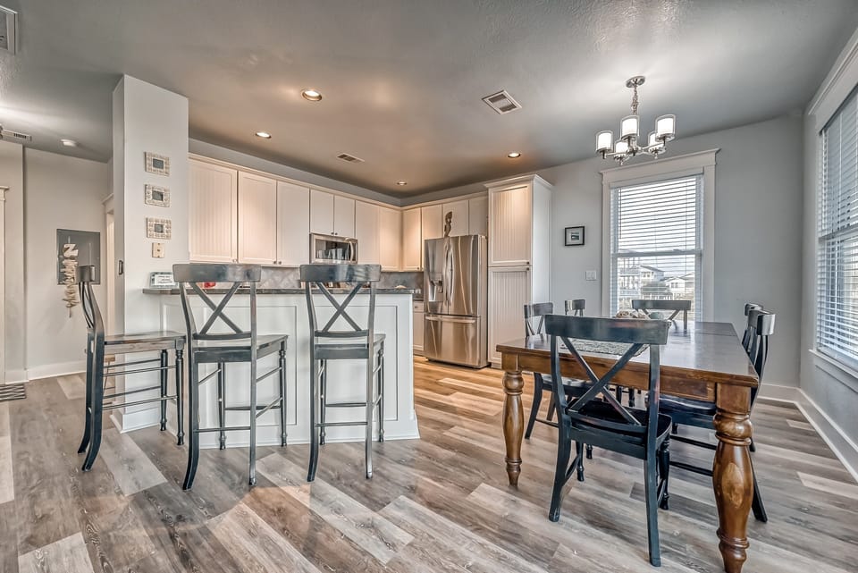 Additional seating at breakfast bar