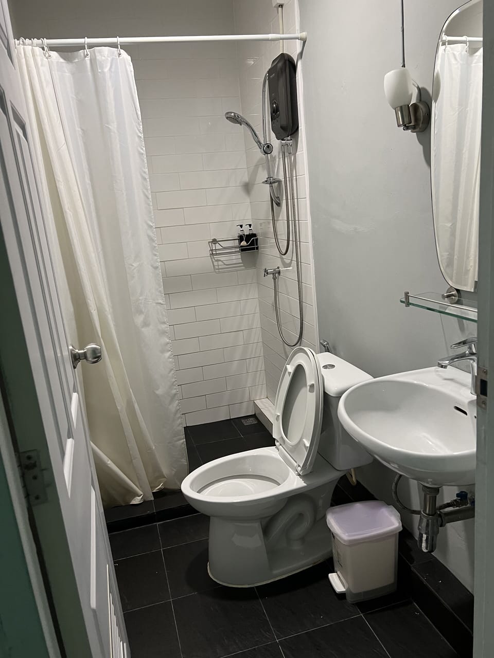 Glasnost 1 | Bathroom | Shower, free toiletries, hair dryer, towels