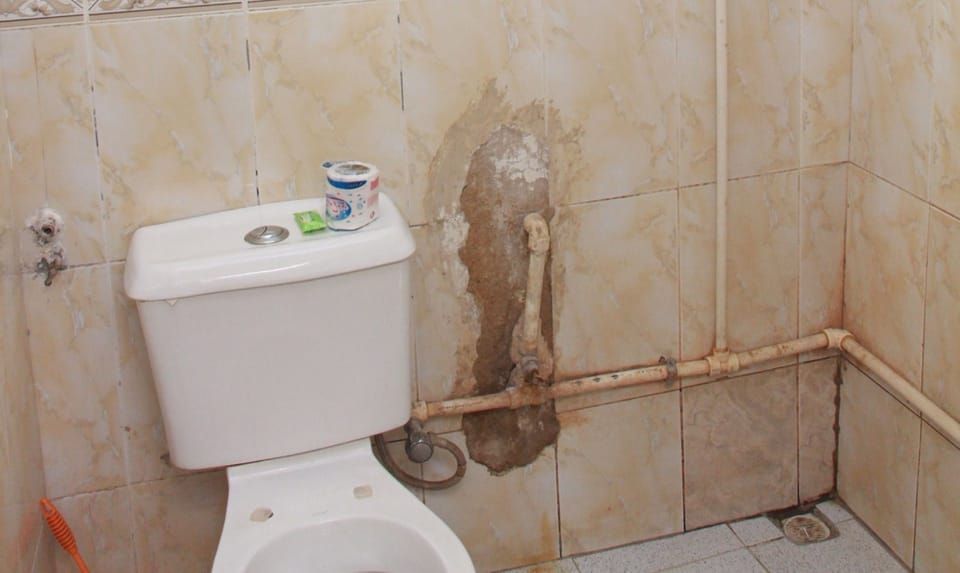Standard Room, 1 Double Bed, Non Smoking | Bathroom | Shower, towels