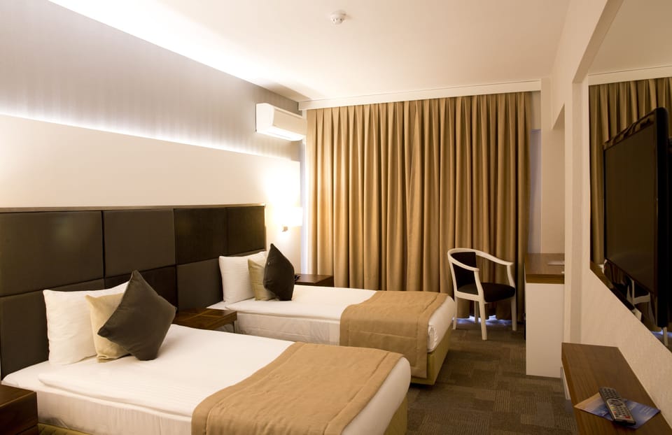 Egyptian cotton sheets, premium bedding, in-room safe, soundproofing