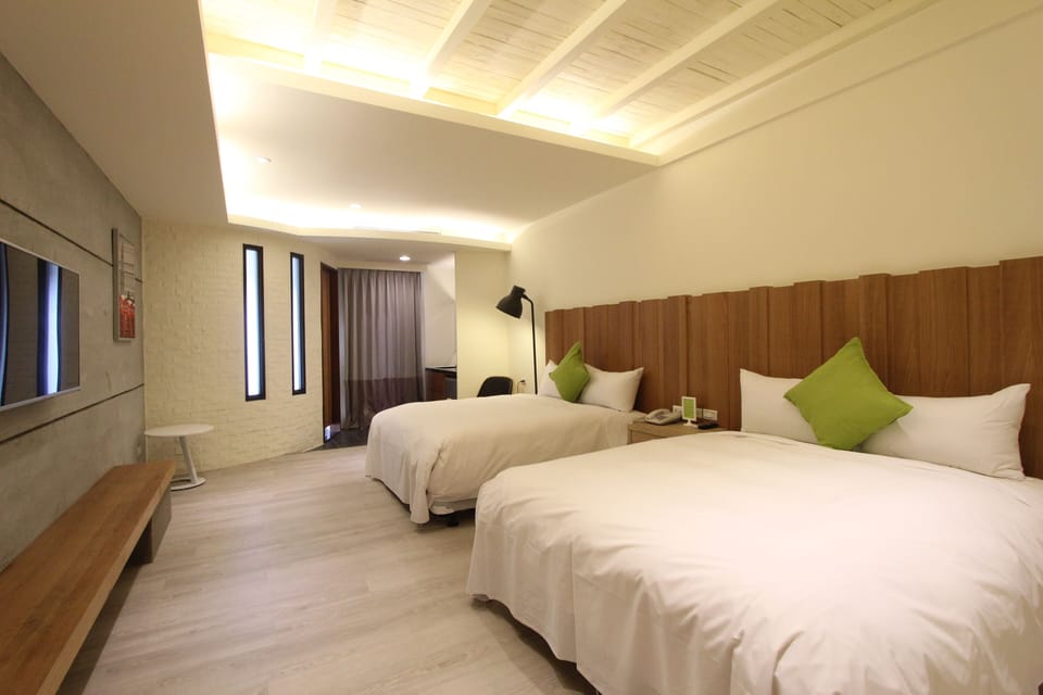 Desk, blackout drapes, free WiFi, bed sheets