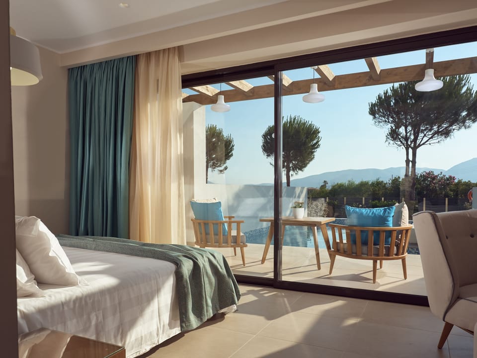 Suite, Private Pool | Minibar, in-room safe, desk, soundproofing