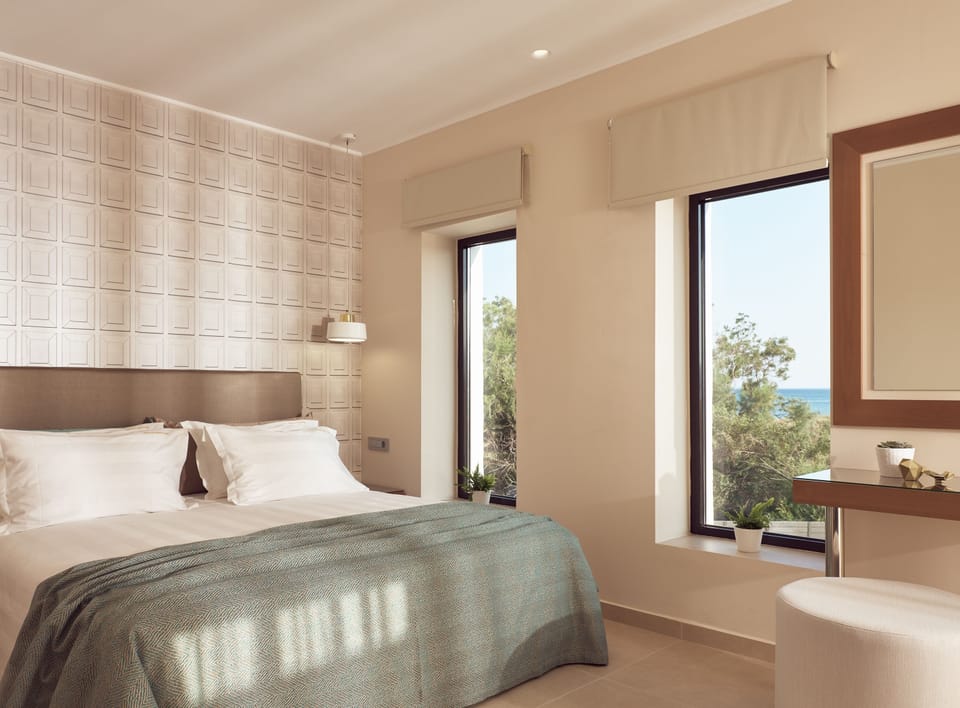 Suite, Jetted Tub | Minibar, in-room safe, desk, soundproofing