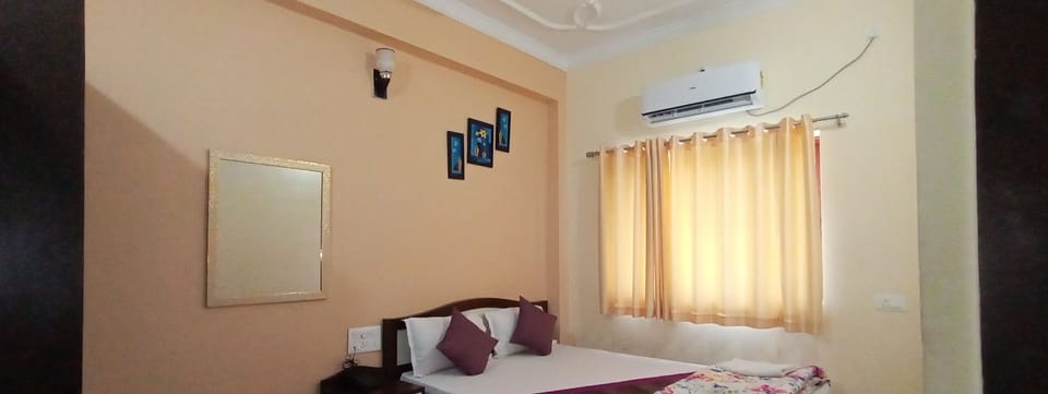 Room, Non Smoking | Laptop workspace, WiFi (free)