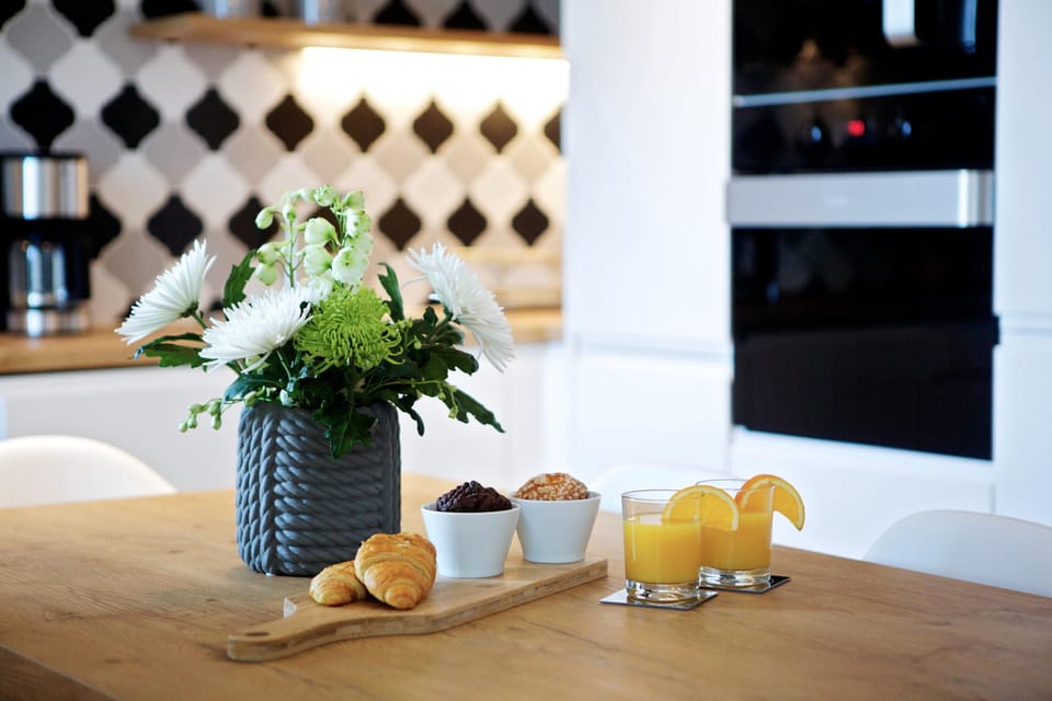 Apartment, 2 Bedrooms | Private kitchen | Fridge, microwave, oven, stovetop