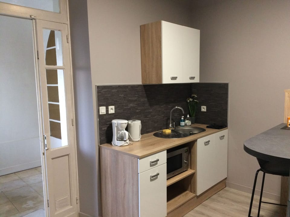 Studio, 1 Double Bed, Kitchenette, Ground Floor | Private kitchen | Fridge, microwave, espresso maker, coffee/tea maker