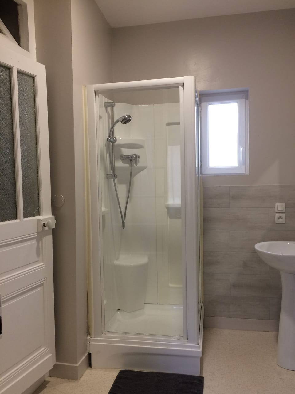 Studio, 1 Double Bed, Kitchenette, Ground Floor | Bathroom shower