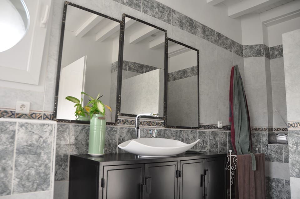 Romantic Double Room (Sweetie) | Bathroom | Free toiletries, hair dryer, bathrobes, towels