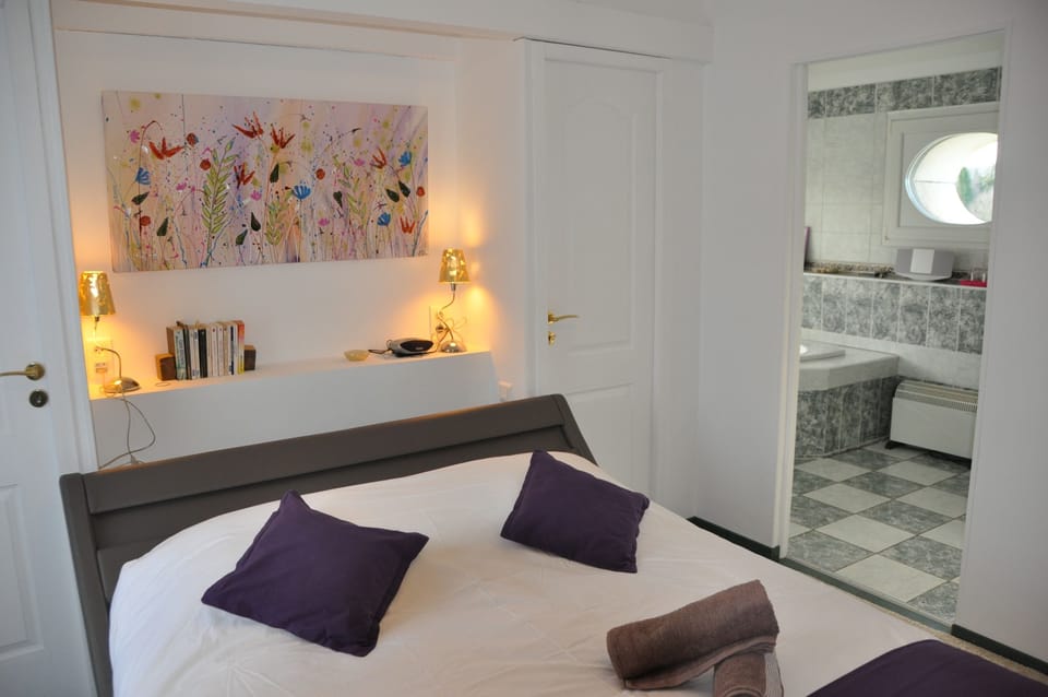 Romantic Double Room (Sweetie) | Individually decorated, individually furnished, blackout drapes