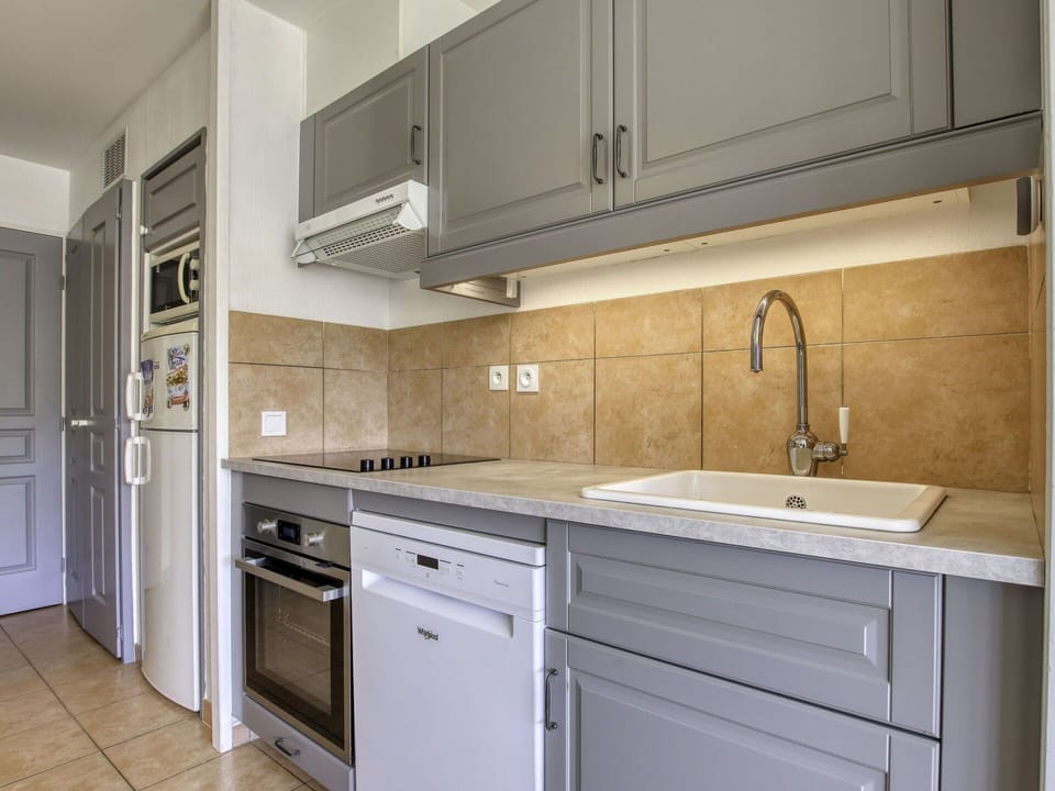 Cabinetry, Building, Countertop, Kitchen Sink, Property, Sink, Furniture, Tap, Kitchen, Kitchen Stove