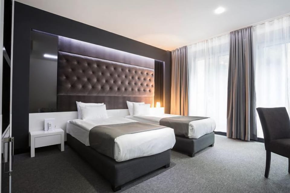 Royal Suite, Multiple Beds, Non Smoking, Pool View | Free WiFi, bed sheets