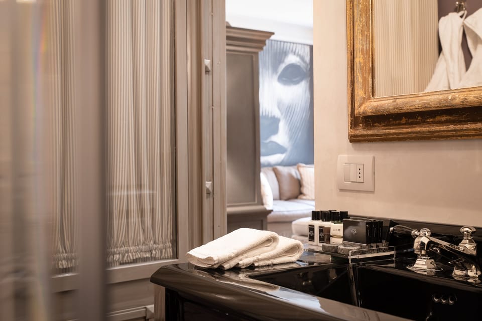 Junior Suite | In-room safe, desk, soundproofing, free WiFi